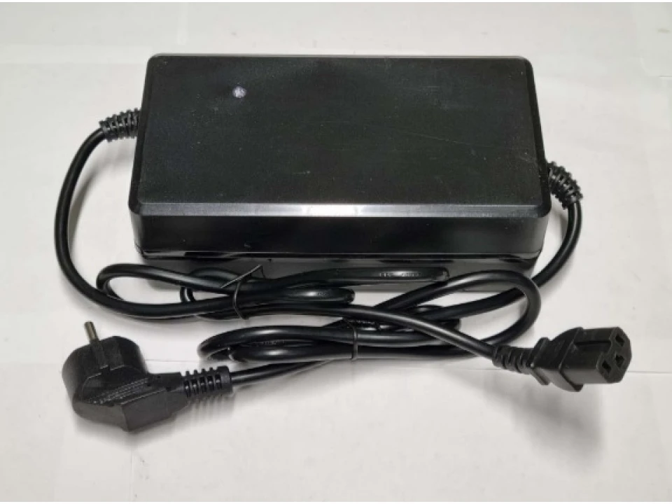 jaszmotor_webshop_grafen_akkumulator_gyorstolto_48v_20a